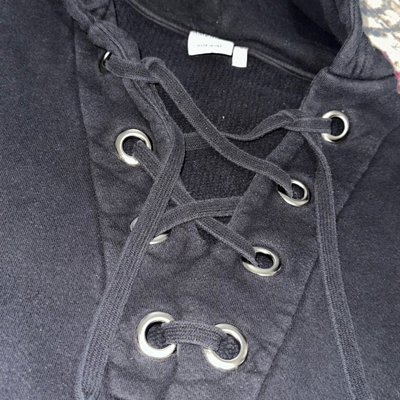Good America lace up hoodie. Fits like a midi crop - Picture 2 of 3